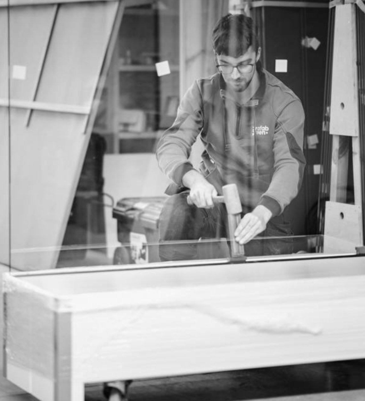 Montage van het stevige glazen windscherm